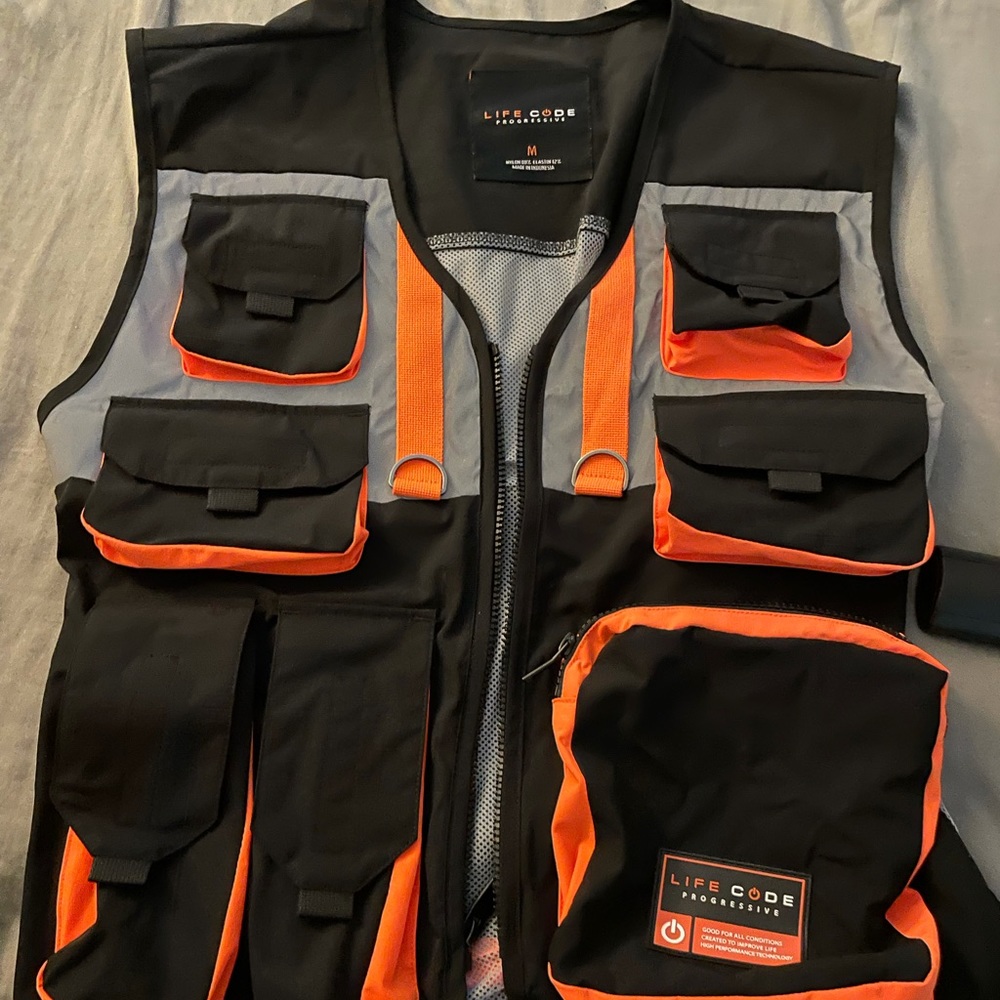 Life code utility vest